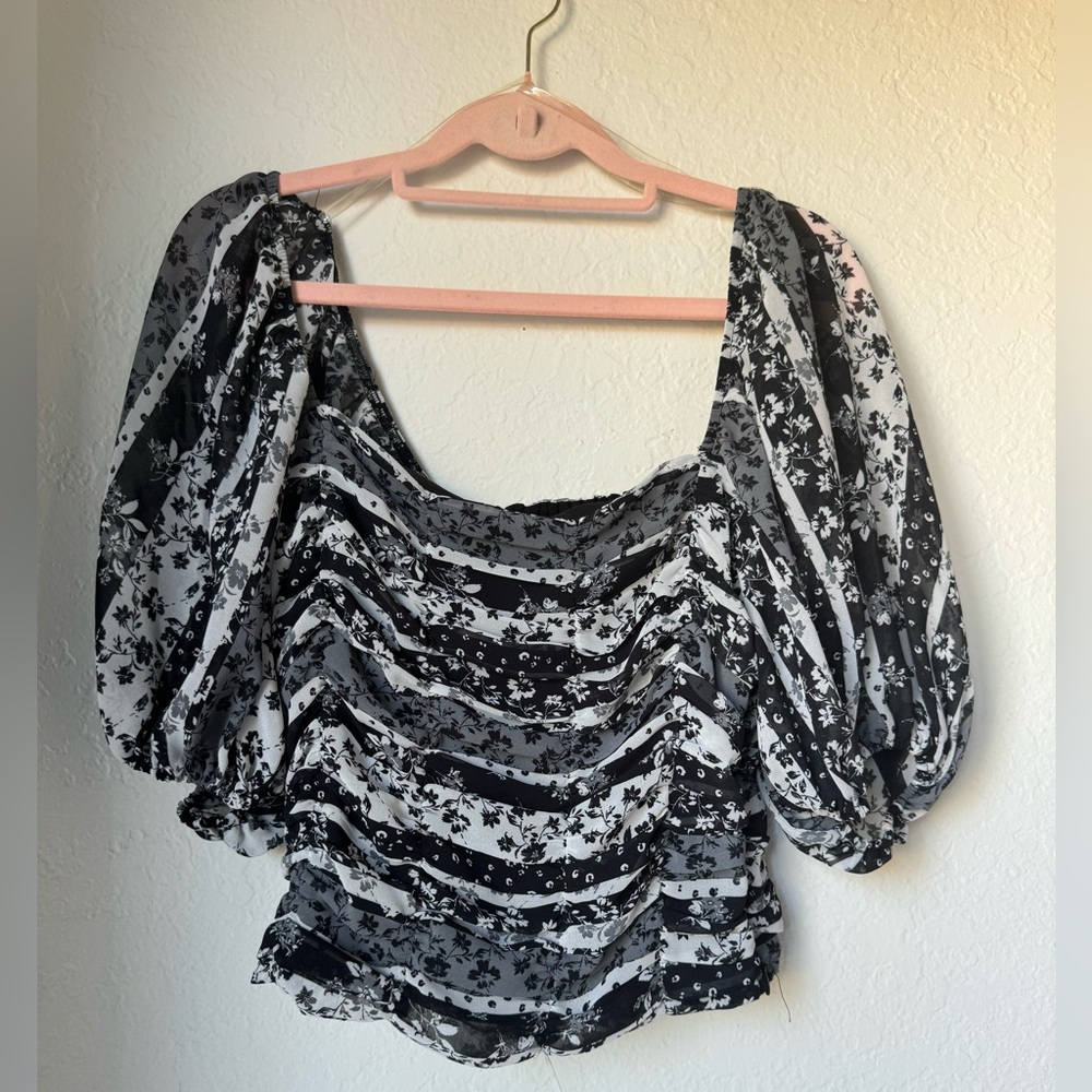 DO+BE flower crop top blouse